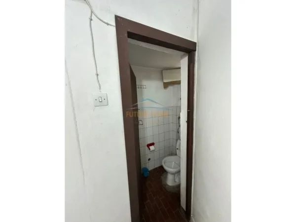 Tirane, jepet me qera ambjent biznesi Kati 0, 18 m² 250 € (Rruga Arkitekt Sinani , Xhamllik)