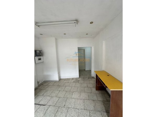 Tirane, jepet me qera ambjent biznesi Kati 0, 18 m² 250 € (Rruga Arkitekt Sinani , Xhamllik)
