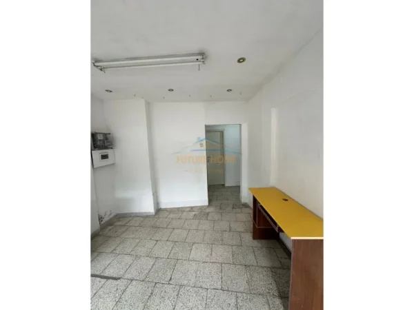 Tirane, jepet me qera ambjent biznesi Kati 0, 18 m² 250 € (Rruga Arkitekt Sinani , Xhamllik)