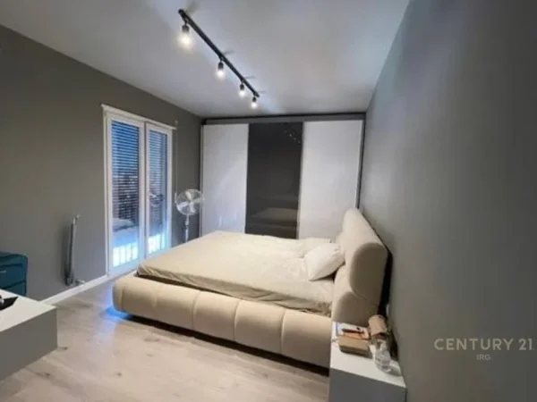 Tirane, shes apartament 1+1+Aneks+Ballkon Kati 8, 77 m² 175.000 € (Prokuroia)