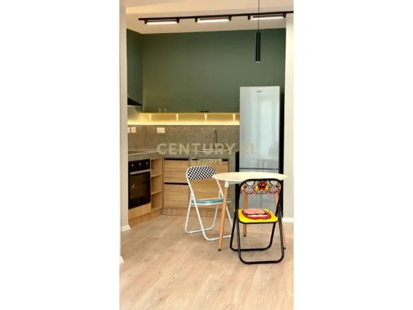 Tirane, jepet me qera apartament 1+1+Aneks+Ballkon Kati 3, 65 m² 1.350 € 