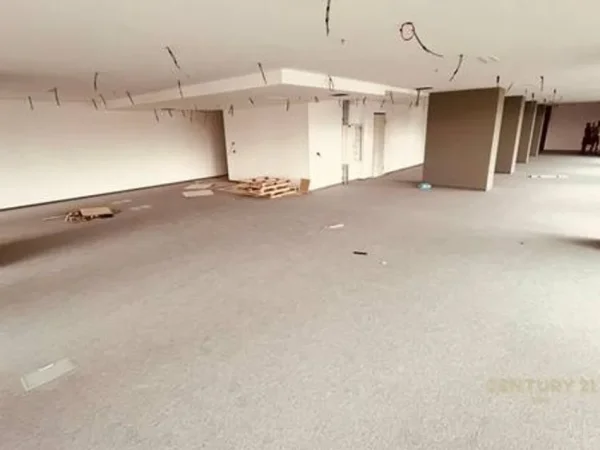 Tirane, jepet me qera zyre Kati 6, 785 m² 20.000 € (Downtown)