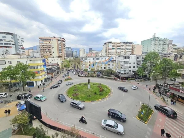 Tirane, shitet ambjent biznesi Kati -1, 65 m² 390.000 € (Neom125190)