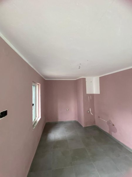 Jepet me Qera Ambient Biznesi ne Qender tek Gjimnazi Partizani, Kati 0, 20 m² 350 €URO