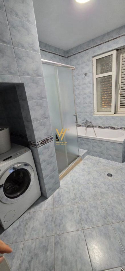 Tirane, jepet me qera shtepi 2 Katshe Kati 0, 250 m² 700 € (VILAT GJERMANE)