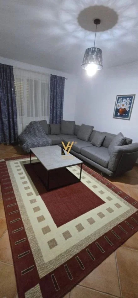 Tirane, jepet me qera shtepi 2 Katshe Kati 0, 250 m² 700 € (VILAT GJERMANE)