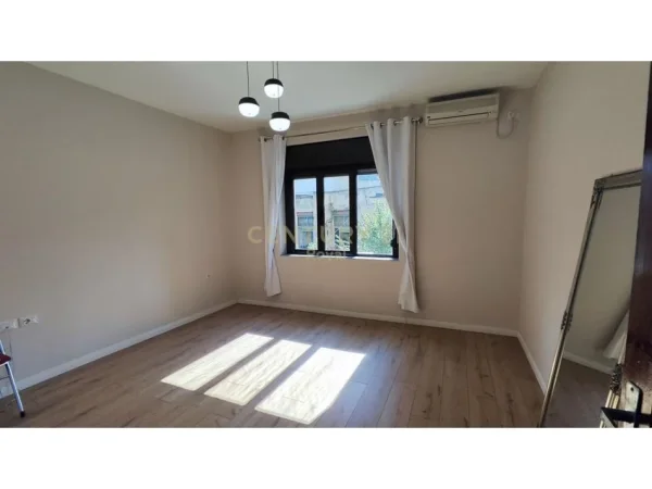 Tirane, shes apartament 3+1+Aneks+Ballkon Kati 1, 164 m² 350.000 € 