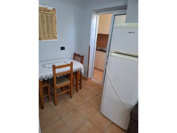 Tirane, jepet me qera apartament 2+1+Ballkon Kati 4, 550 € (21 dhjetori)