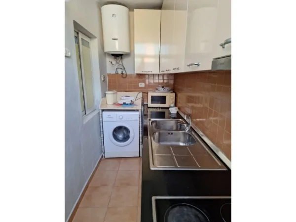 Tirane, jepet me qera apartament 2+1+Ballkon Kati 4, 550 € (21 dhjetori)