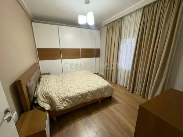 Tirane, jepet me qera apartament 4+1+Aneks+Ballkon Kati 1, 210 m² 1.200 € 