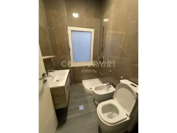 Tirane, jepet me qera apartament 4+1+Aneks+Ballkon Kati 1, 210 m² 1.200 € 
