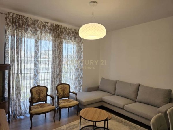 Tirane, jepet me qera apartament 2+1+Aneks+Ballkon Kati 3, 100 m² 800 € (Don Bosko)
