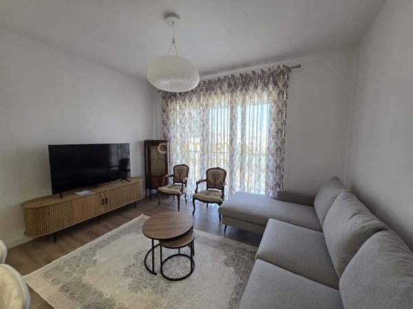 Tirane, jepet me qera apartament 2+1+Aneks+Ballkon Kati 3, 100 m² 800 € (Don Bosko)