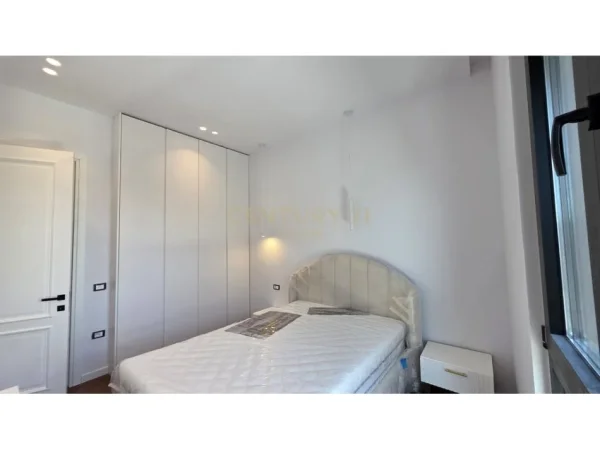 Tirane, jepet me qera apartament 2+1+Aneks+Ballkon Kati 8, 116 m² 1.600 € 