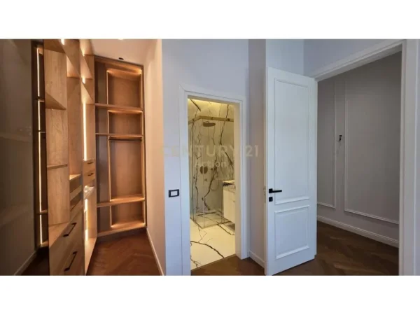 Tirane, jepet me qera apartament 2+1+Aneks+Ballkon Kati 8, 116 m² 1.600 € 