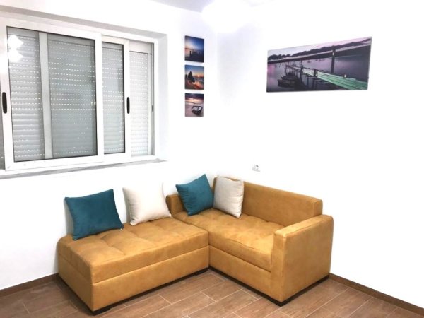 Tirane, shes garsoniere 1+1 Kati 1, 20 m² 52.000 € (Stacioni i Trenit)