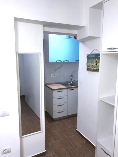 Tirane, shes garsoniere 1+1 Kati 1, 20 m² 52.000 € (Stacioni i Trenit)