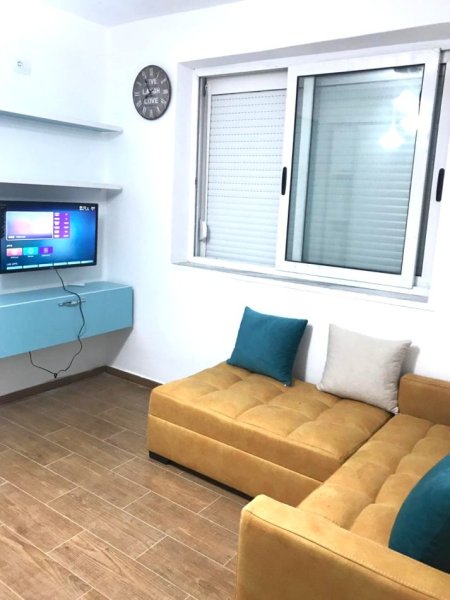 Tirane, shes garsoniere 1+1 Kati 1, 20 m² 52.000 € (Stacioni i Trenit)
