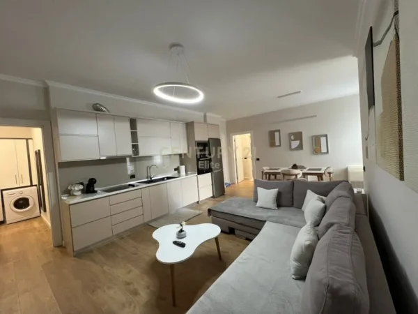 Tirane, jepet me qera apartament 1+1 Kati 3, 77 m² 1.200 € (Rr. Kosovareve)