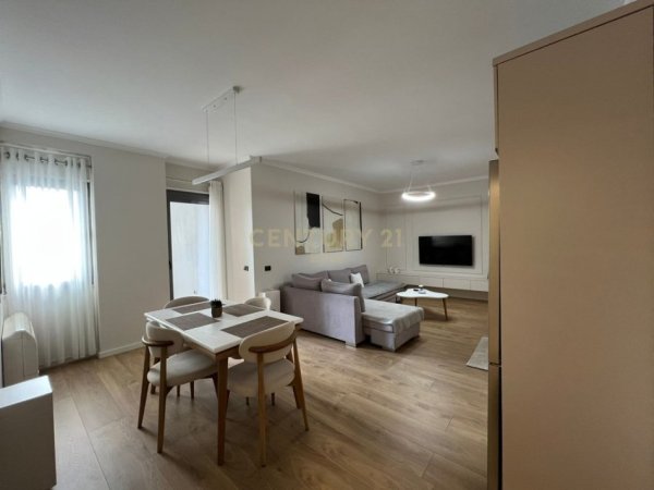 Tirane, jepet me qera apartament 1+1 Kati 3, 77 m² 1.200 € (Rr. Kosovareve)