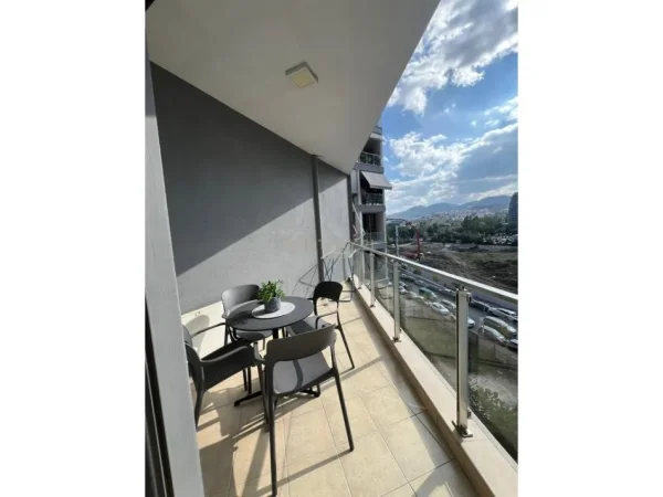 Tirane, jepet me qera apartament 1+1 Kati 3, 77 m² 1.200 € (Rr. Kosovareve)
