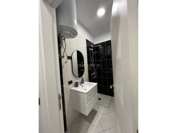 Tirane, jepet me qera apartament 1+1 Kati 3, 77 m² 1.200 € (Rr. Kosovareve)