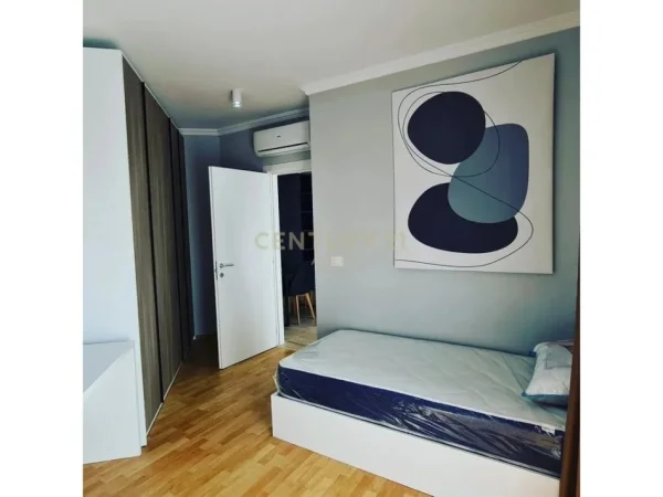 Tirane, jepet me qera apartament 2+1+Aneks+Ballkon Kati 2, 98 m² 800 € (Rezidenca Alba)