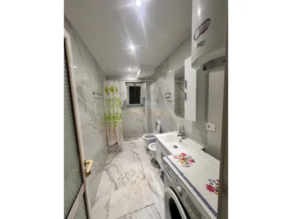 Tirane, jepet me qera apartament 3+1+Ballkon Kati 4, 87 m² 600 € (Bulevardi Zogu I)