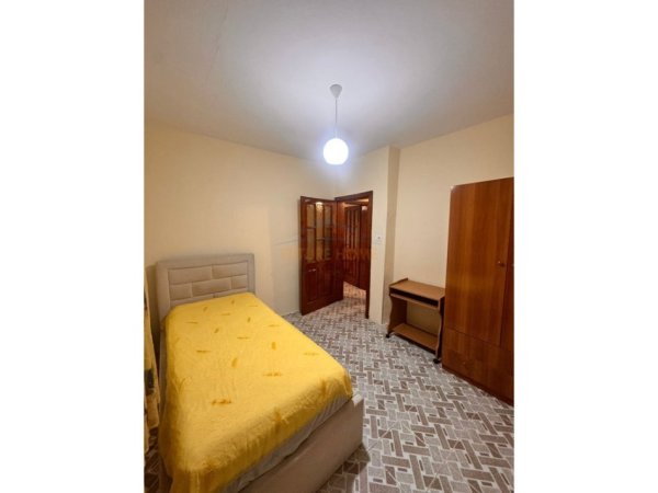 Tirane, jepet me qera apartament 3+1+Ballkon Kati 4, 87 m² 600 € (Bulevardi Zogu I)