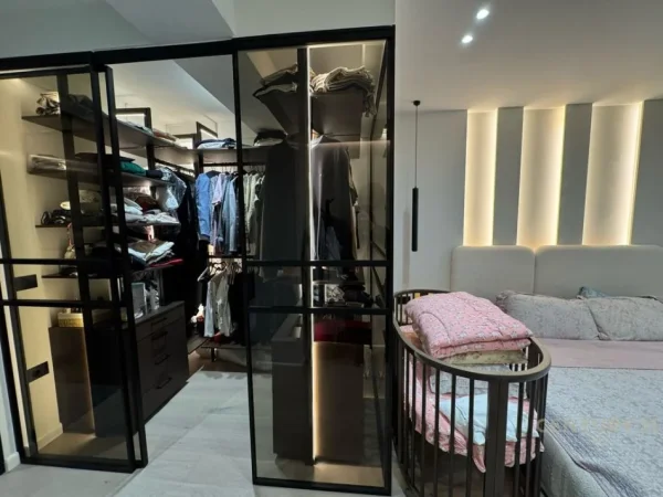 Tirane, shes apartament 2+1+Aneks+Ballkon Kati 3, 184 m² 400.000 € 