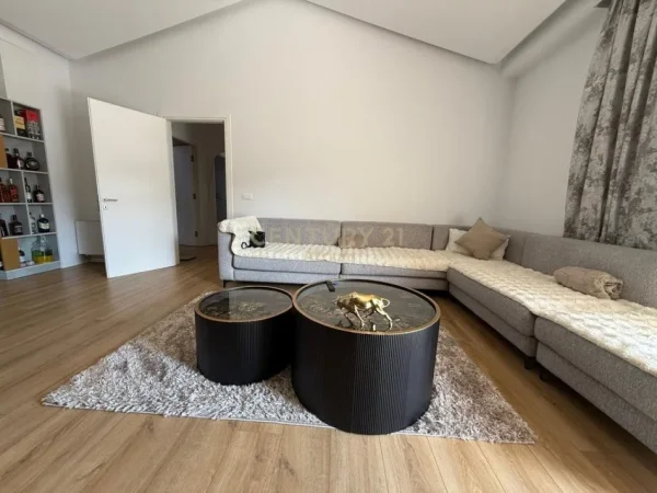Tirane, jepet me qera apartament 3+1+Aneks+Ballkon Kati 3, 200 m² 2.000 € 