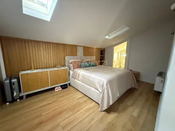 Tirane, jepet me qera apartament 3+1+Aneks+Ballkon Kati 3, 200 m² 2.000 € 