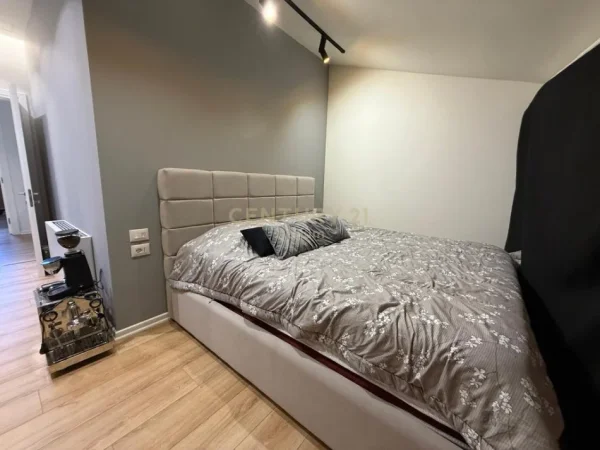 Tirane, jepet me qera apartament 3+1+Aneks+Ballkon Kati 3, 200 m² 2.000 € 