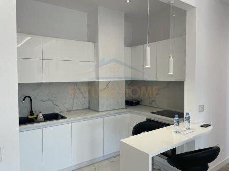 Tirane, jepet me qera apartament 1+1 Kati 8, 80 m² 1.000 € 