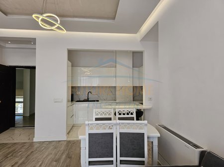 Tirane, jepet me qera apartament 1+1 Kati 8, 80 m² 1.000 € 