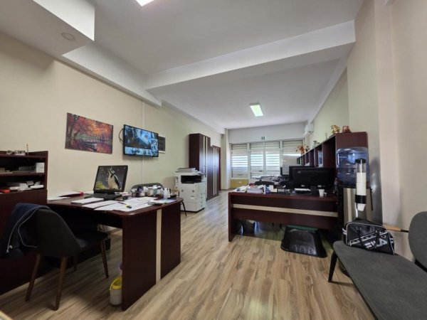 Tirane, shitet ambjent biznesi Kati 0, 631 m² 1.744.000 € (Unaza e Re)