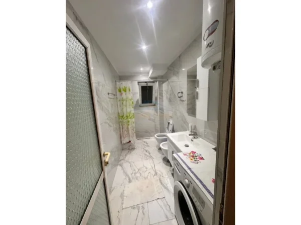 Tirane, jepet me qera apartament 3+1+Ballkon Kati 4, 87 m² 600 € (BULEVARDI ZOGI 1)