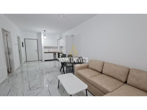 Tirane, jepet me qera apartament 1+1+Ballkon Kati 7, 67 m² 500 € (Rruga Kongresi Manastirit Tirana, Albania)