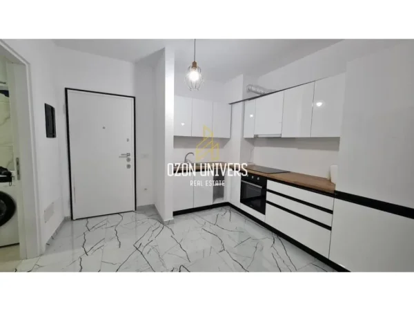Tirane, jepet me qera apartament 1+1+Ballkon Kati 7, 67 m² 500 € (Rruga Kongresi Manastirit Tirana, Albania)