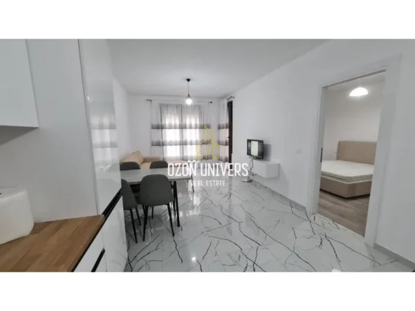 Tirane, jepet me qera apartament 1+1+Ballkon Kati 7, 67 m² 500 € (Rruga Kongresi Manastirit Tirana, Albania)