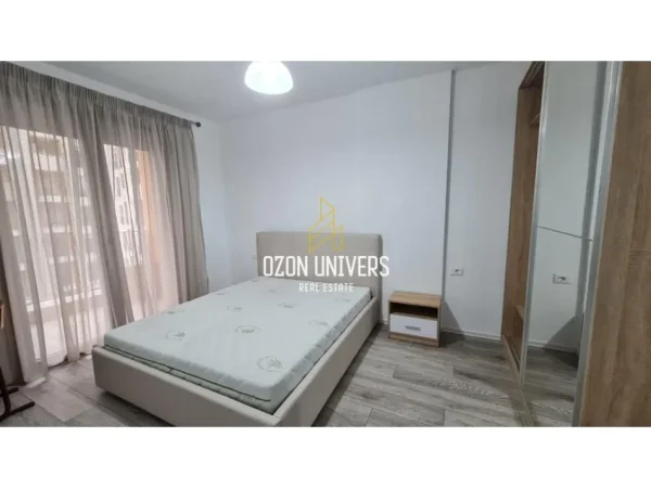 Tirane, jepet me qera apartament 1+1+Ballkon Kati 7, 67 m² 500 € (Rruga Kongresi Manastirit Tirana, Albania)