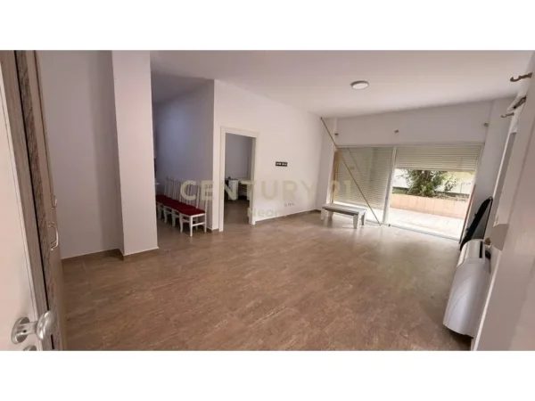 Tirane, shes apartament 2+1+Aneks+Ballkon Kati 1, 93 m² (Rruga Peti)