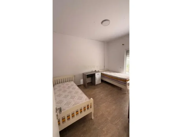 Tirane, shes apartament 2+1+Aneks+Ballkon Kati 1, 93 m² (Rruga Peti)