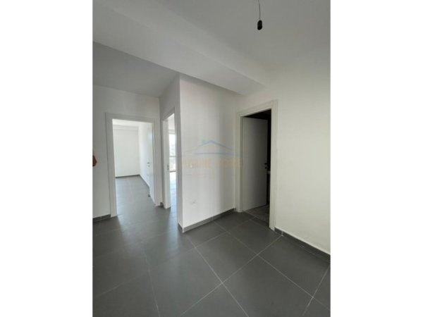 Shitet, Apartament 3+1, Rruga 5 Maji, Tiranë.