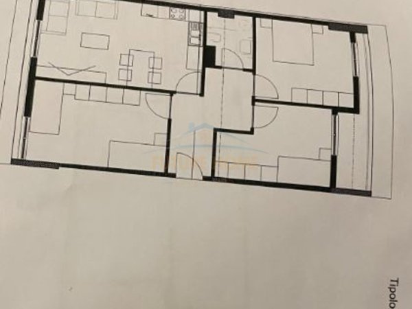 Shitet, Apartament 3+1, Rruga 5 Maji, Tiranë.