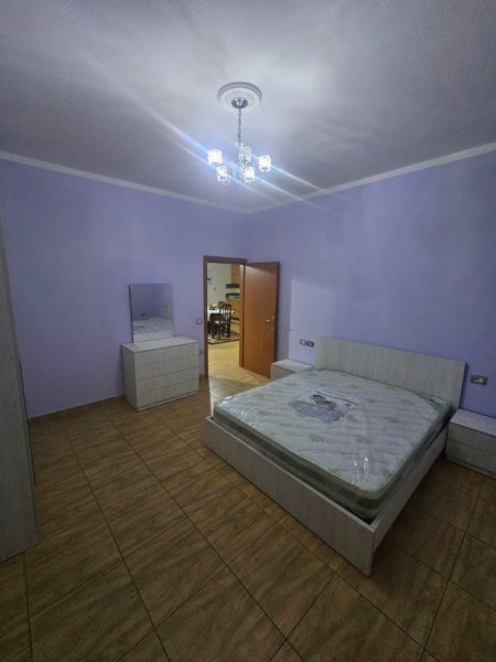 Tirane, jepet me qera apartament 2+1 Kati 1, 360 € 