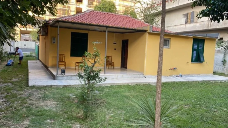 Tirane, jepet me qera shtepi 1+1+Ballkon Kati 1, 80 m² 500 € (Ish Fusha Aviacionit)