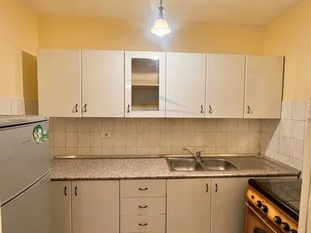 Tirane, jepet me qera apartament 3+1 Kati 4, 87 m² 600 € 