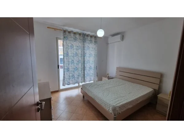 Tirane, jepet me qera apartament 2+1+Ballkon Kati 7, 113 m² 600 € (Unaza e Re)