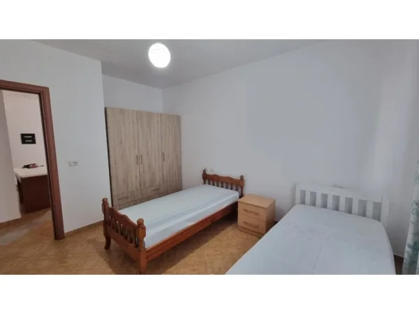 Tirane, jepet me qera apartament 2+1+Ballkon Kati 7, 113 m² 600 € (Unaza e Re)